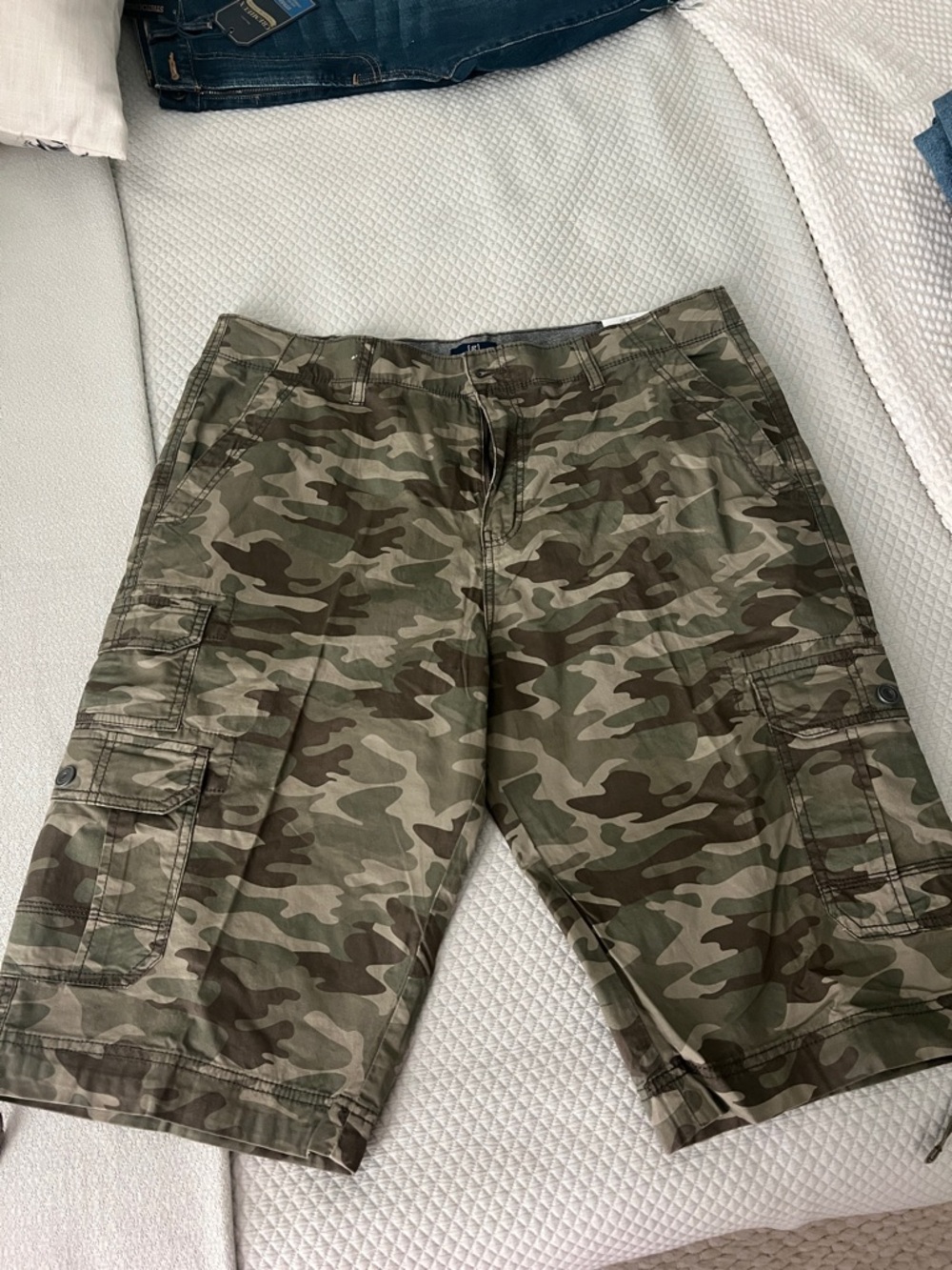 George Camo Cargo Shorts in Green and Brown Sz 38